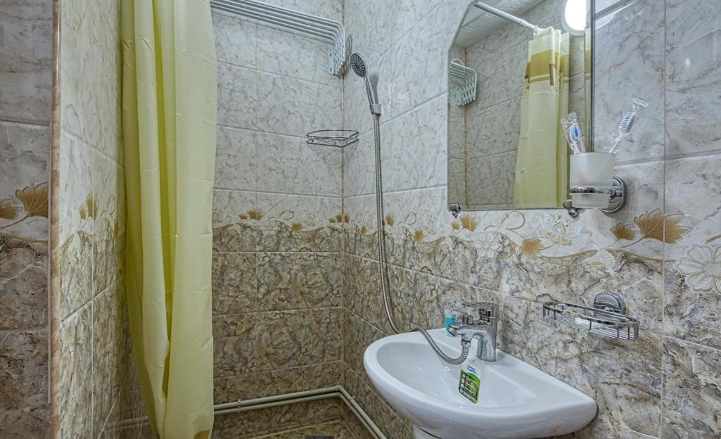 Апартаменты На Улице Клочкова, 128 Almaty Luaran gambar